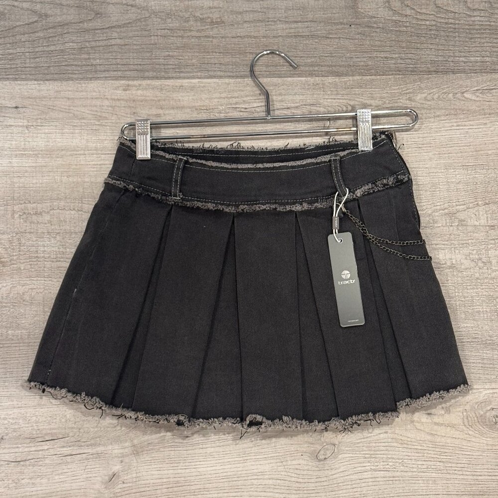 Tractr Pleated Denim Skort with Chain